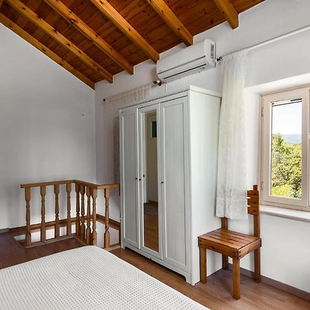 Traditional Rustic Maisonette By Konnect Agios Ioannis Peristerion Eksteriør bilde