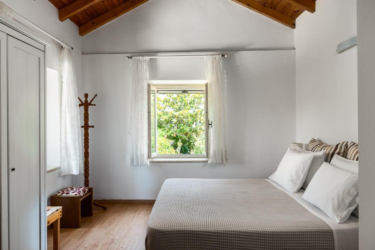 Traditional Rustic Maisonette By Konnect Agios Ioannis Peristerion Eksteriør bilde