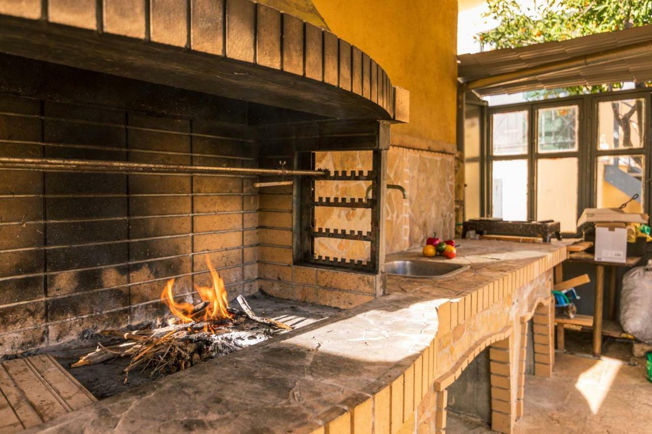 Traditional Rustic Maisonette By Konnect Agios Ioannis Peristerion Eksteriør bilde